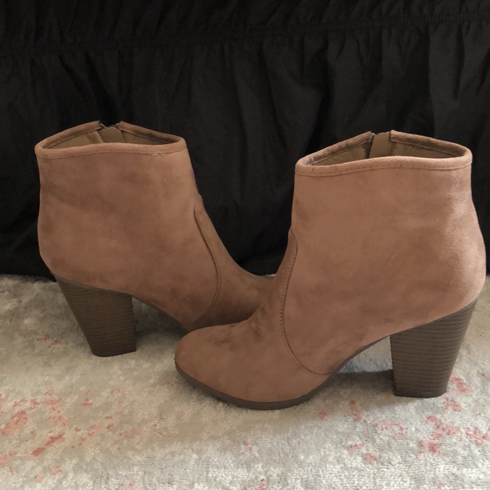 Women’s Wide Width Ankle Bootie - Picture 6 of 10